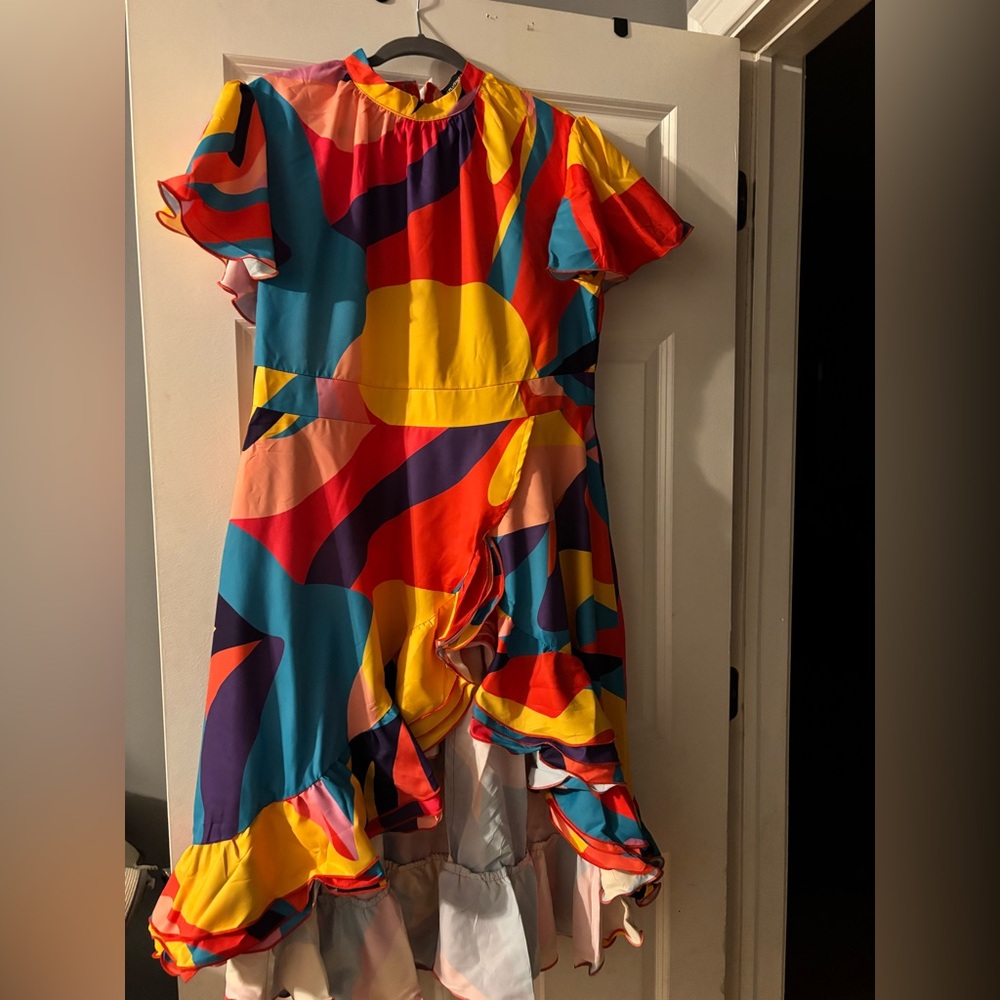 Misses NWT multi color high low short sleeve dress